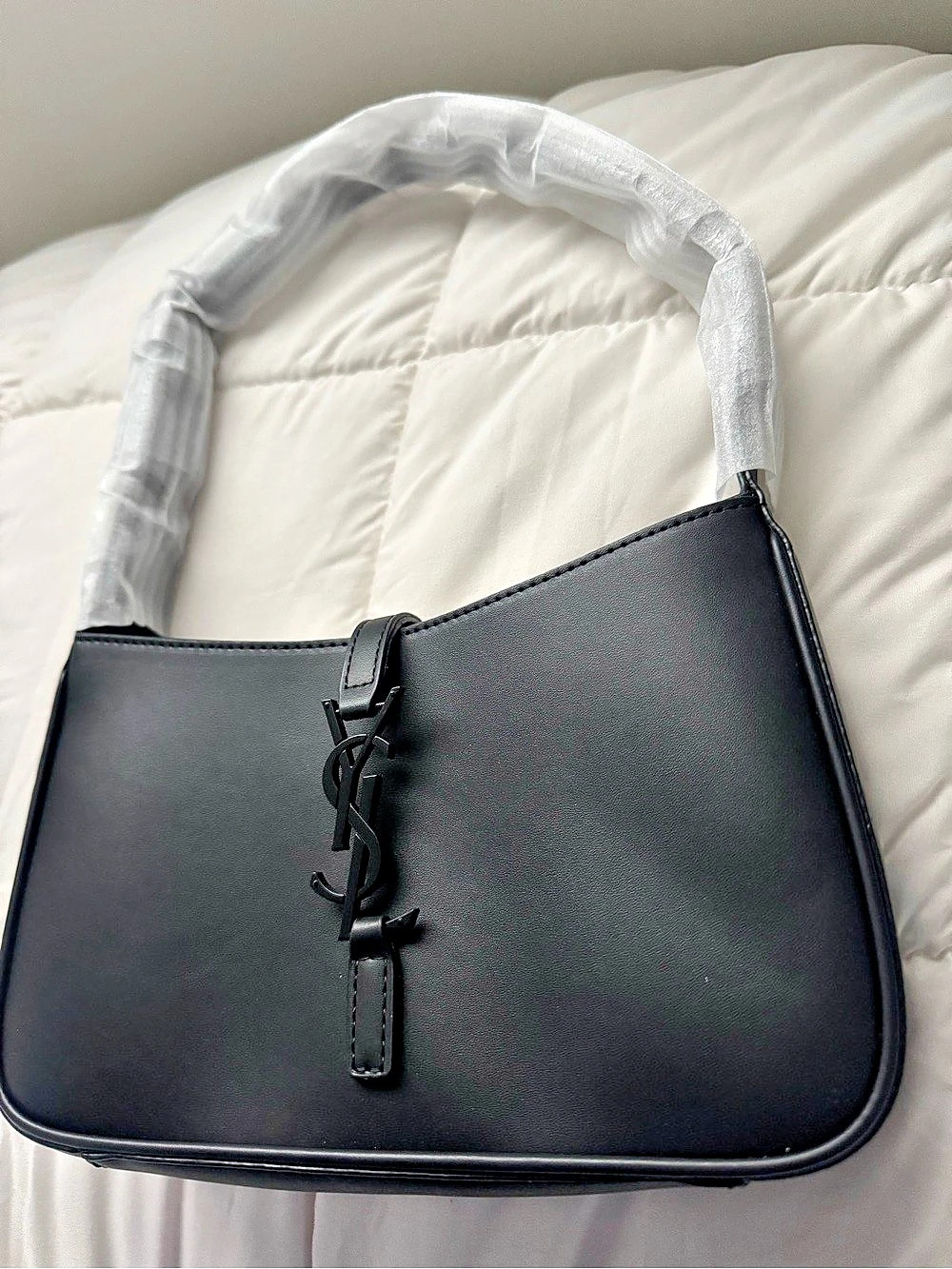 Saint Laurent Le 5 À 7 Supple Small Hobo Bag Black Shoulder Bag